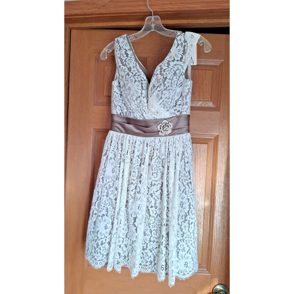 Pretty Maids Dress Womens Size 4 Ivory Lace Mocha Underlay Evening Wedding